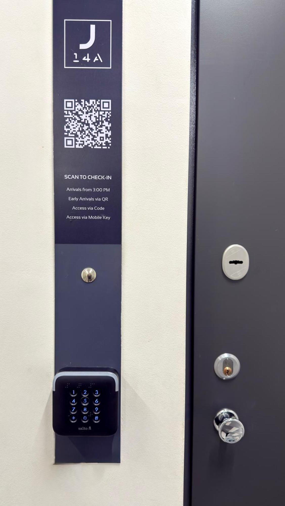 J14A I Rooms & Apartments Automated Self Check-In Вильнюс Экстерьер фото