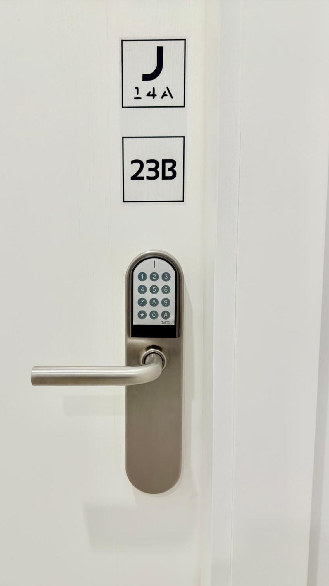 J14A I Rooms & Apartments Automated Self Check-In Вильнюс Экстерьер фото